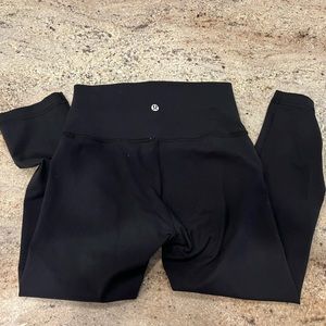 Lululemon black capri leggings